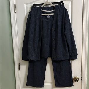 Live 2 lounge, three-piece lounge set, size medium.